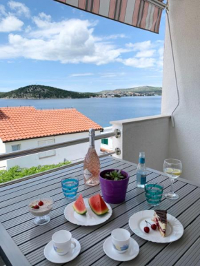 Linda seaview&pool apartment